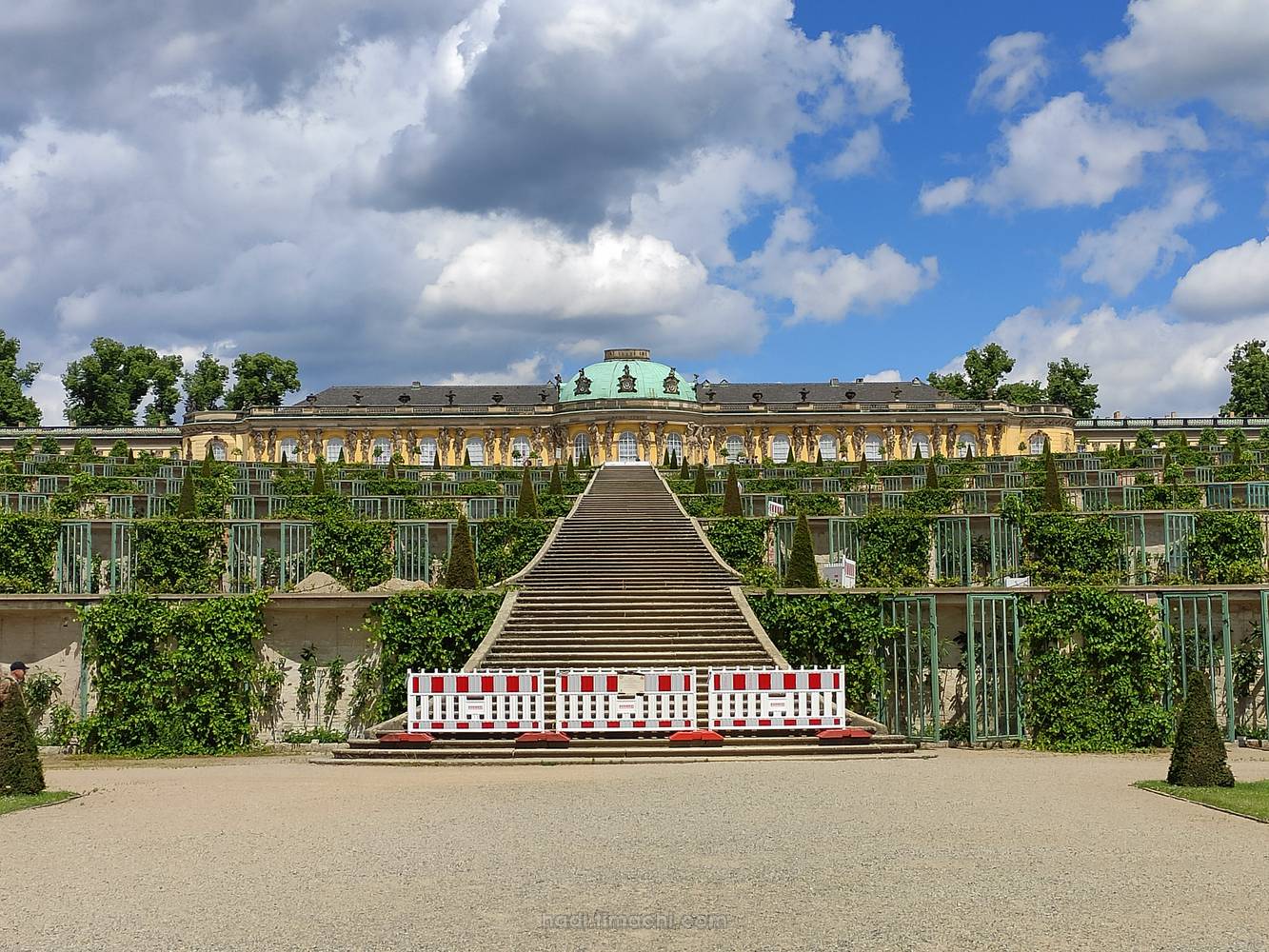 20200606T122412--Schloss-Sanssouci-_-Sanssouci-Palace-|-during-Corona-(SARS-CoV2)-outbreak__sky_monument_spring